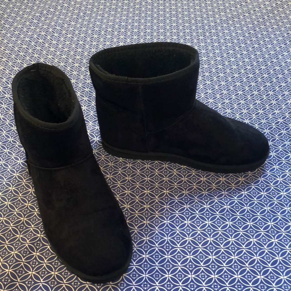 Boots - copy of Uggs - black (vegan?) suede